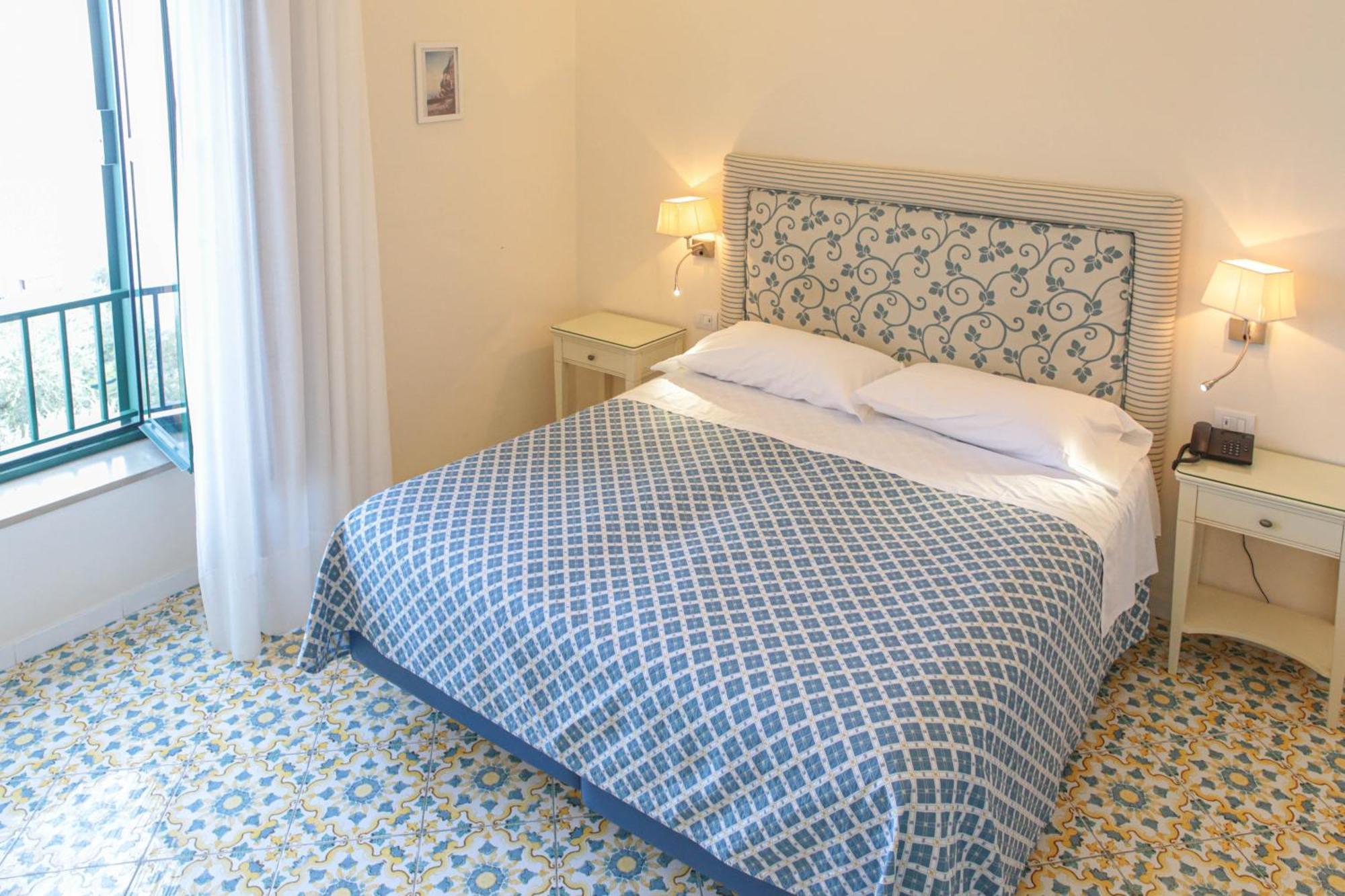 Hotel La Badia Sorrento Ruang foto